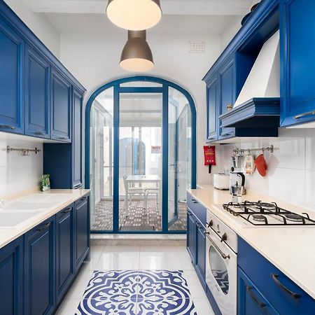 Chic, Stylish Traditional Townhouse With Terrace - セント・ポールズ・ベイ エクステリア 写真