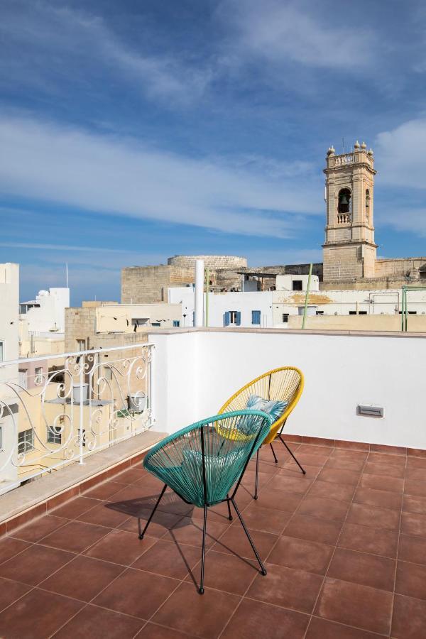 Chic, Stylish Traditional Townhouse With Terrace - セント・ポールズ・ベイ エクステリア 写真