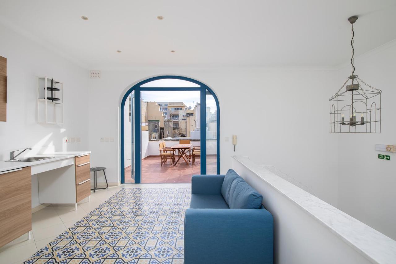 Chic, Stylish Traditional Townhouse With Terrace - セント・ポールズ・ベイ エクステリア 写真