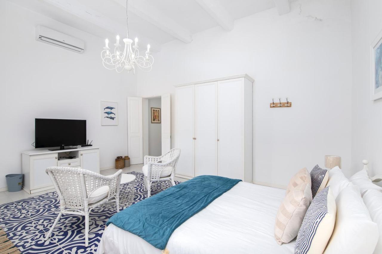 Chic, Stylish Traditional Townhouse With Terrace - セント・ポールズ・ベイ エクステリア 写真