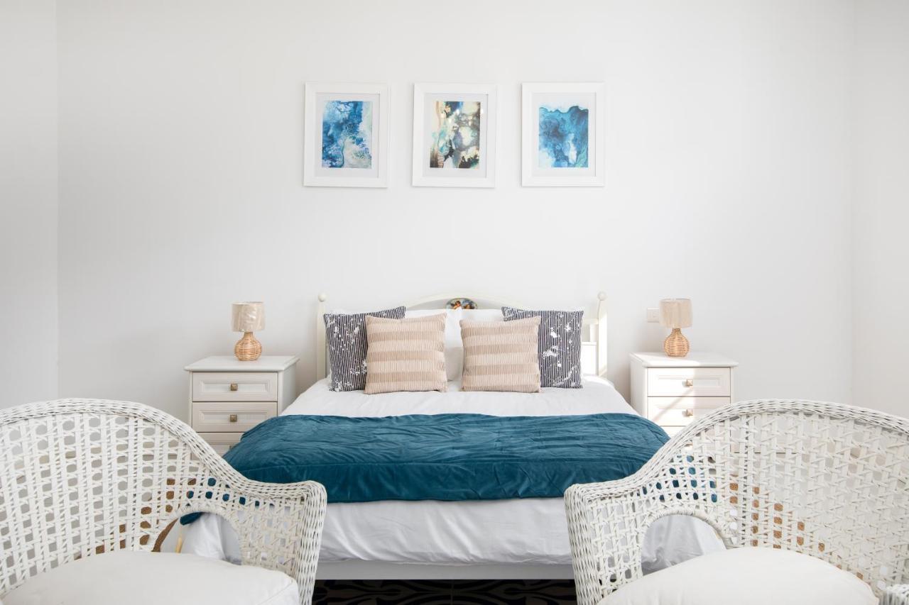 Chic, Stylish Traditional Townhouse With Terrace - セント・ポールズ・ベイ エクステリア 写真