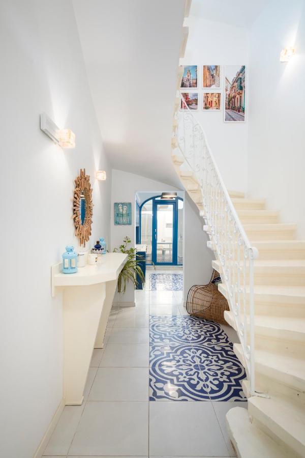 Chic, Stylish Traditional Townhouse With Terrace - セント・ポールズ・ベイ エクステリア 写真