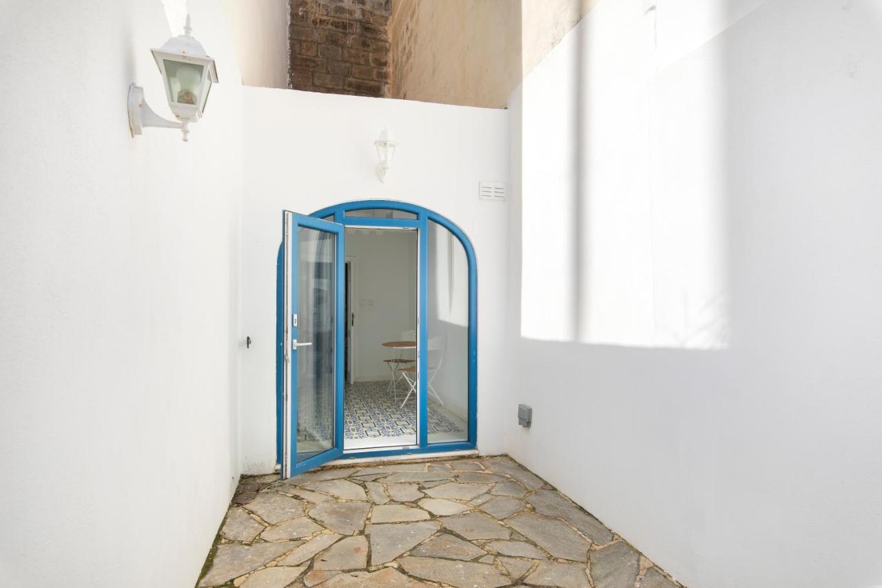 Chic, Stylish Traditional Townhouse With Terrace - セント・ポールズ・ベイ エクステリア 写真