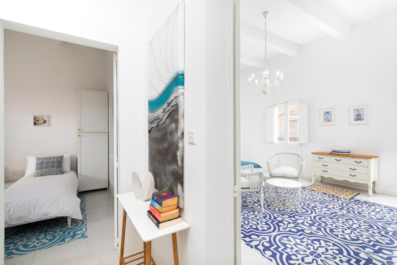 Chic, Stylish Traditional Townhouse With Terrace - セント・ポールズ・ベイ エクステリア 写真