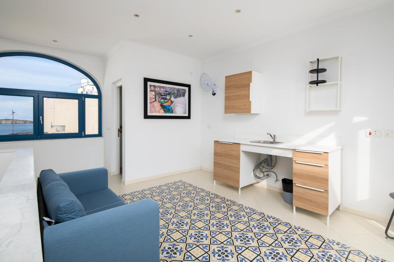 Chic, Stylish Traditional Townhouse With Terrace - セント・ポールズ・ベイ エクステリア 写真