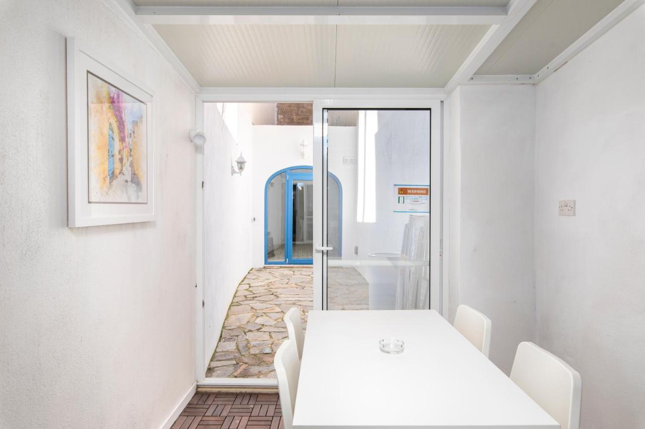 Chic, Stylish Traditional Townhouse With Terrace - セント・ポールズ・ベイ エクステリア 写真